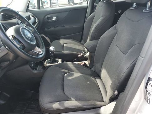 Used 2015 Jeep Renegade Latitude image 17