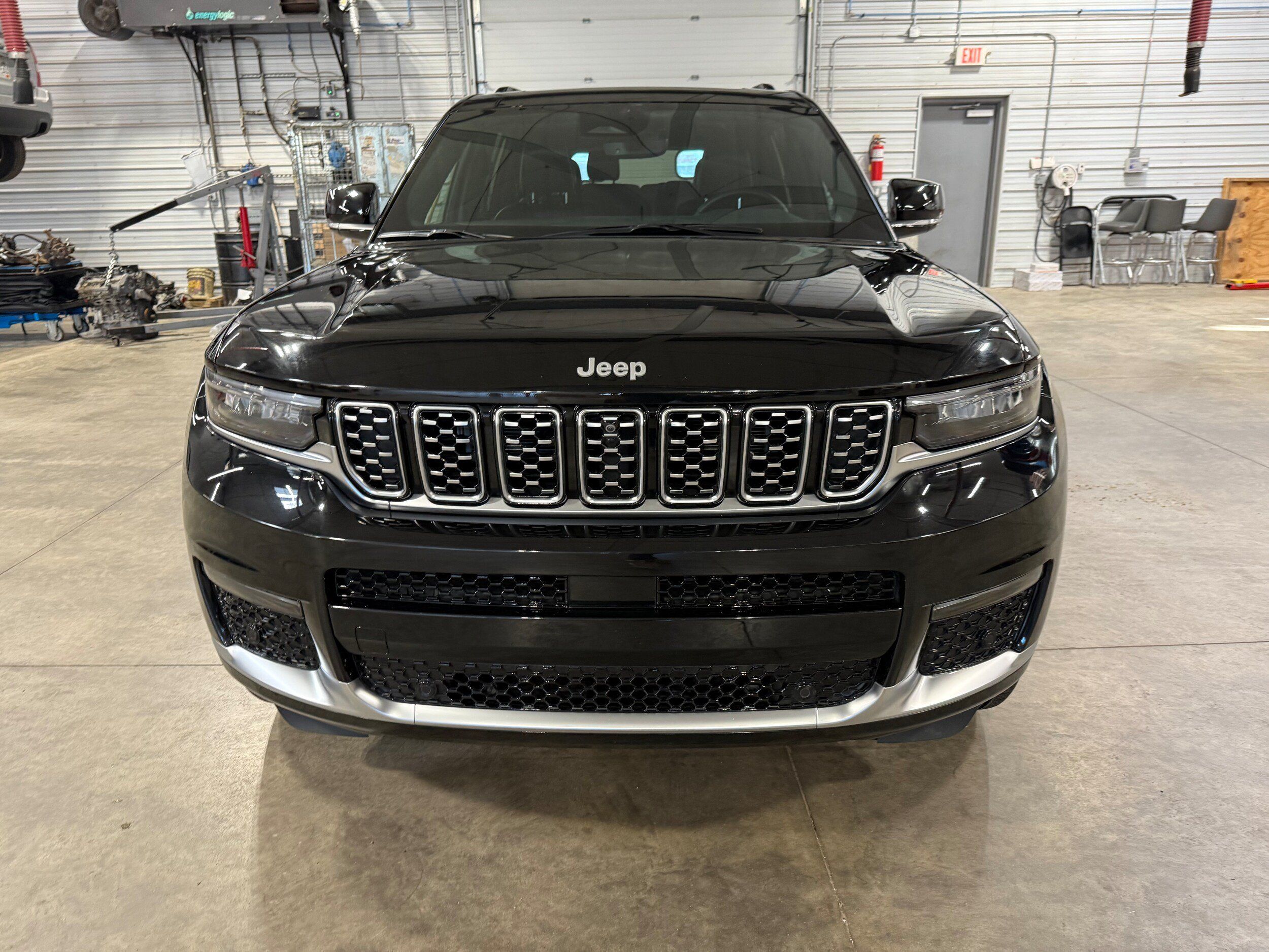 Used 2025 Jeep Grand Cherokee L Summit w/ Luxury Tech Group V AWD/4WD image 44