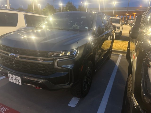 Used 2021 Chevrolet Tahoe Z71 w/ Luxury Package AWD/4WD image 2