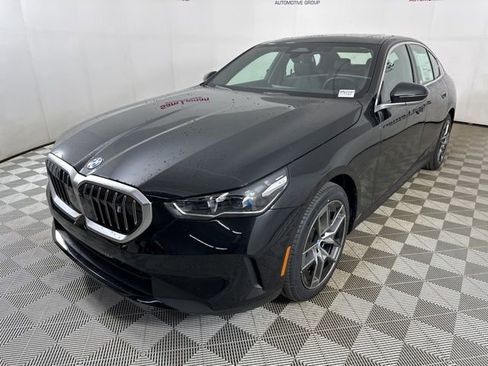Used 2024 BMW i5 eDrive40i w/ Premium Package image 5
