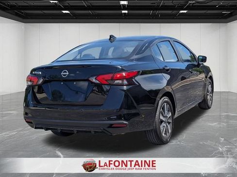 Used 2025 Nissan Versa SV FWD image 5