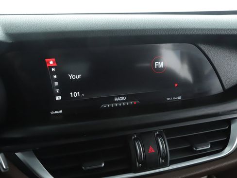 Used 2018 Alfa Romeo Stelvio AWD image 11