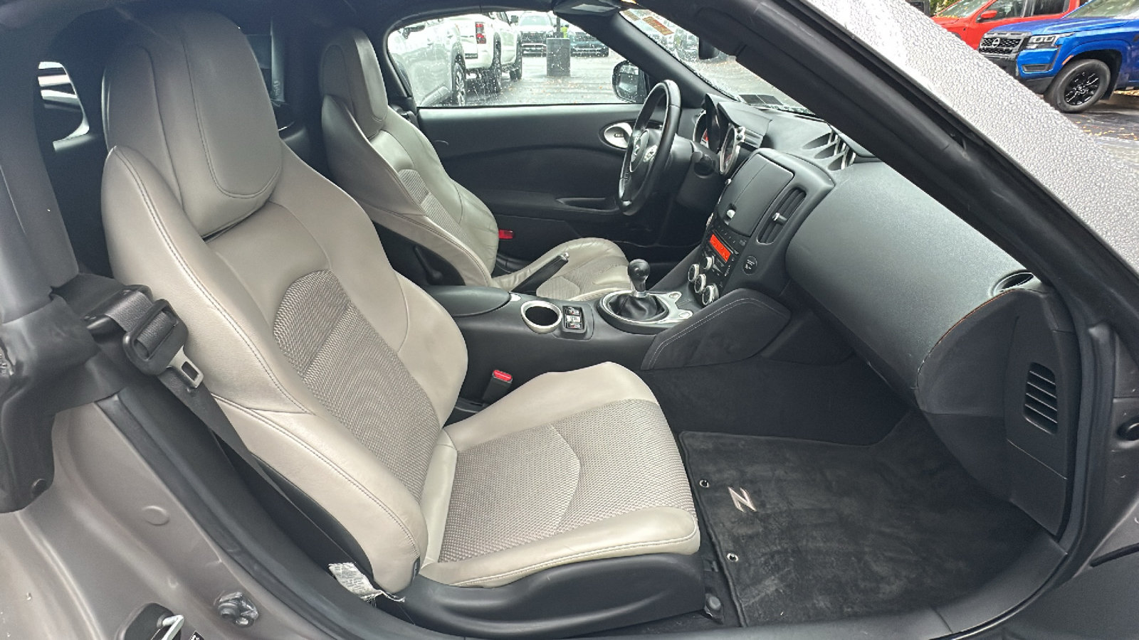 Used 2010 Nissan 370Z Touring RWD image 22