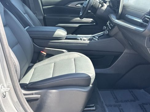 Used 2024 Chevrolet Traverse LT w/ Trailering Package FWD image 13