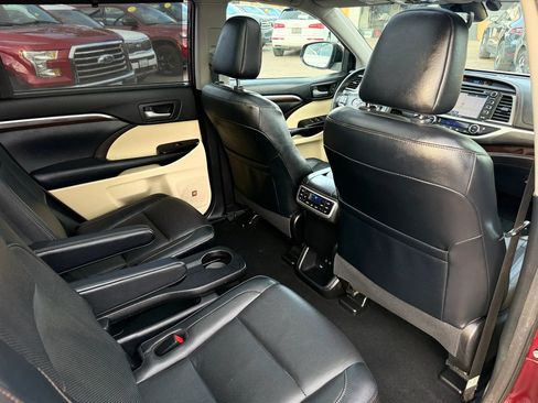 Used 2019 Toyota Highlander Limited Platinum AWD/4WD image 19