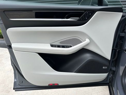 Used 2026 Porsche Macan Electric image 19