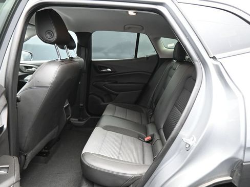 Used 2025 Chevrolet Trax LT w/ LT Convenience Package FWD image 24