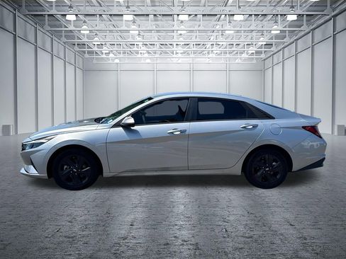 Used 2022 Hyundai Elantra SEL FWD image 4