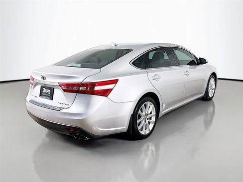 Used 2013 Toyota Avalon Limited w/ Technology Pkg FWD image 13