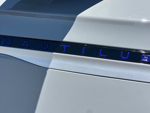New 2026 Lincoln Nautilus Premier AWD/4WD image 26