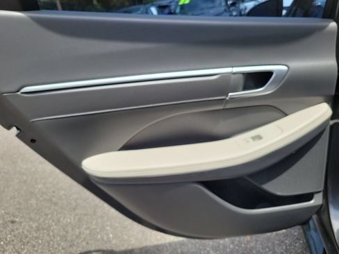 Certified 2022 Hyundai Sonata Limited FWD image 11