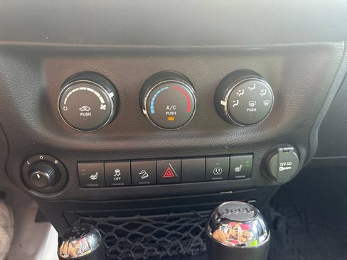 Used 2016 Jeep Wrangler Unlimited Sahara AWD/4WD image 24