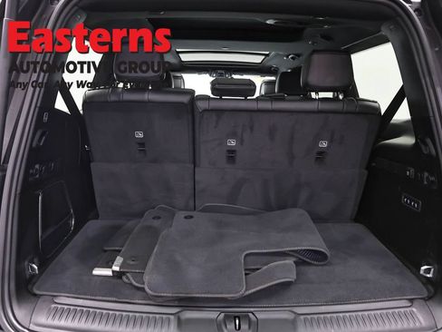 Used 2024 Jeep Wagoneer Series III w/ Premium Group I AWD/4WD image 9