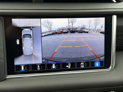 Used 2021 GMC Yukon XL Denali w/ Denali Premium Package image 38