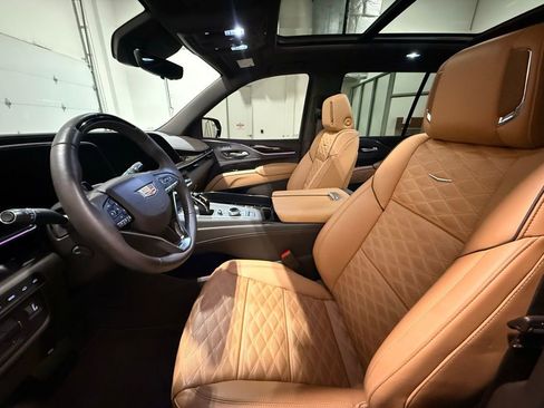 Used 2024 Cadillac Escalade Sport w/ Touring Package image 18