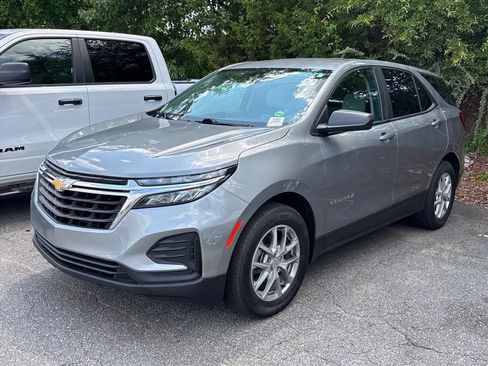 Used 2023 Chevrolet Equinox LS w/ LPO, Cargo Package FWD image 2