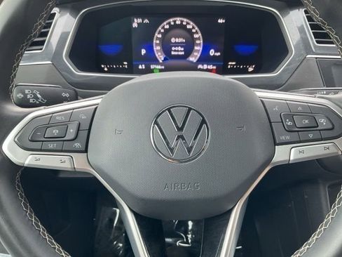 Used 2022 Volkswagen Tiguan SE AWD/4WD image 27