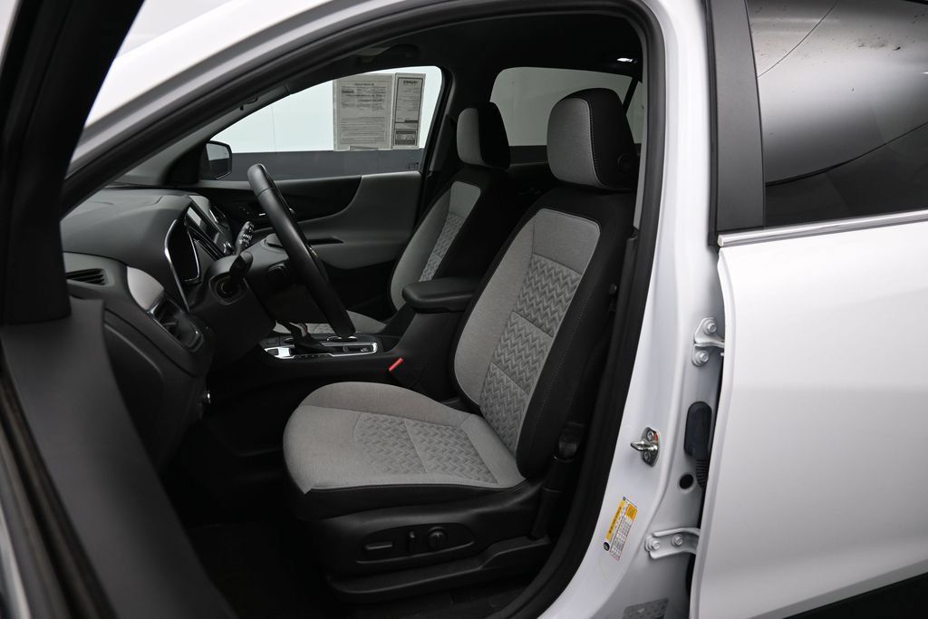 Used 2023 Chevrolet Equinox LT w/ Driver Convenience Package AWD/4WD image 18
