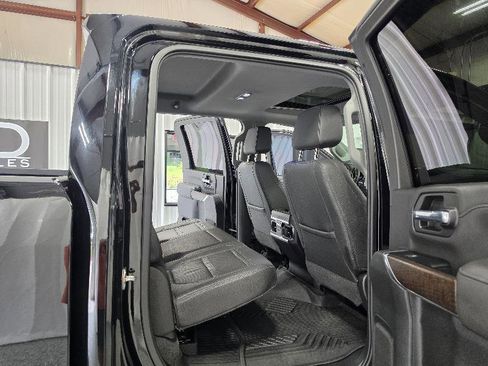Used 2020 GMC Sierra 2500 Denali w/ Denali Ultimate Package AWD/4WD image 17