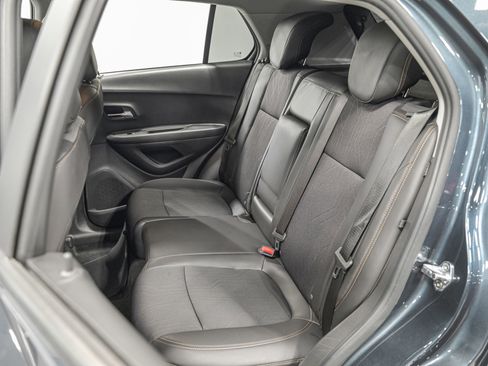 Used 2022 Chevrolet Trax LT w/ LT Convenience Package image 30