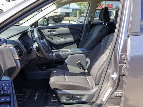 Certified 2026 Nissan Rogue SV FWD image 7