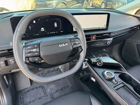 Used 2025 Kia EV6 Light image 3
