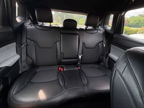 Used 2025 Jeep Compass Latitude AWD/4WD image 37
