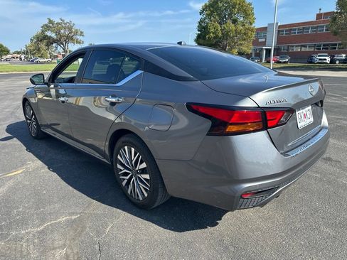 Used 2023 Nissan Altima 2.5 SV w/ SV Premium Package FWD image 7