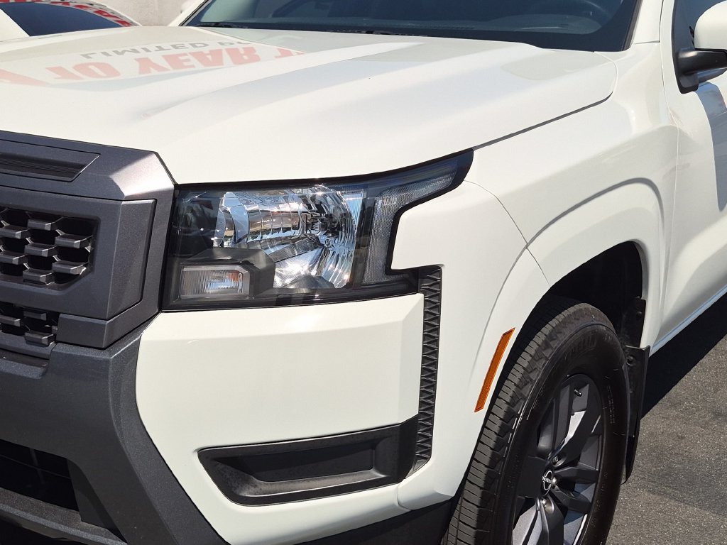 Certified 2025 Nissan Frontier SV RWD image 9