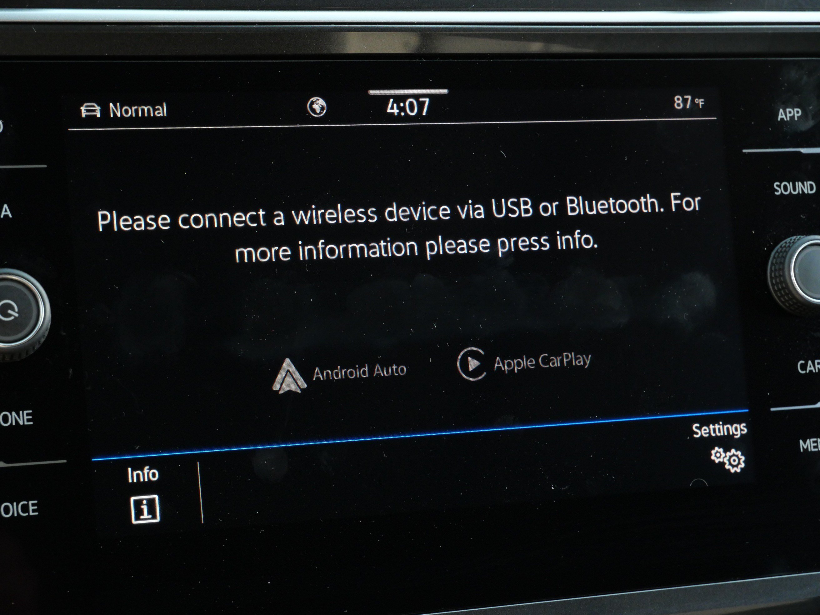 Certified 2024 Volkswagen Tiguan SE w/ Panoramic Sunroof Package AWD/4WD image 29