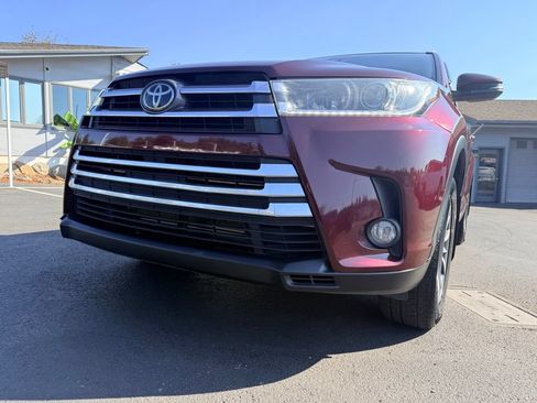 Used 2018 Toyota Highlander XLE AWD/4WD image 10