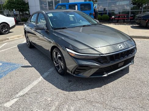 Used 2024 Hyundai Elantra Limited FWD image 7