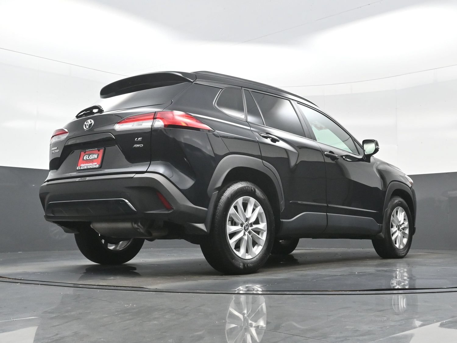 Used 2023 Toyota Corolla Cross LE AWD/4WD image 30