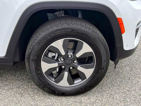Used 2023 Jeep Grand Cherokee 4WD 4xe w/ Luxury Tech Group II image 9