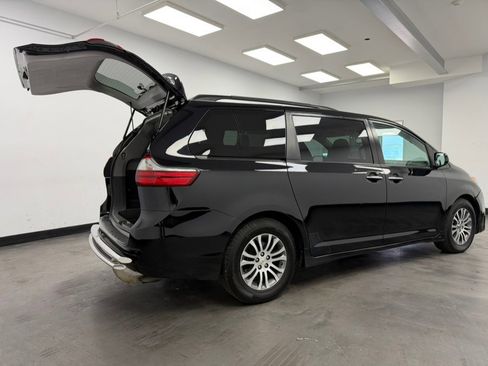 Used 2020 Toyota Sienna XLE image 62