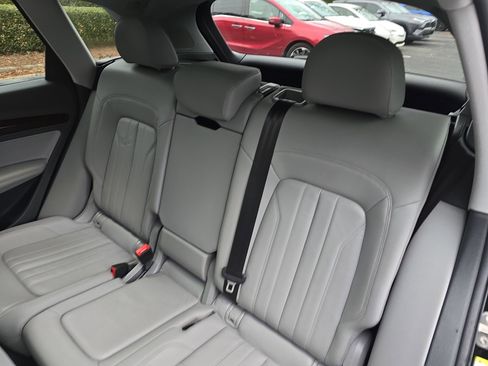 Used 2019 Audi Q5 2.0T Premium Plus w/ Premium Plus Package image 14