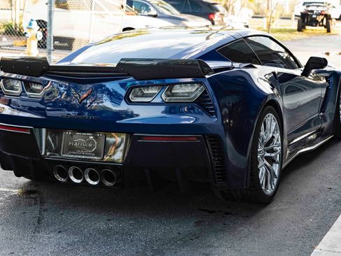 Used 2018 Chevrolet Corvette Z06 RWD image 13