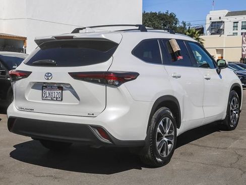 Used 2024 Toyota Highlander XLE FWD image 9