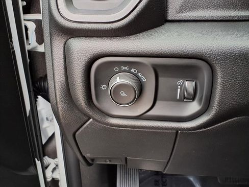 Used 2024 RAM 2500 Tradesman w/ Chrome Appearance Group image 21