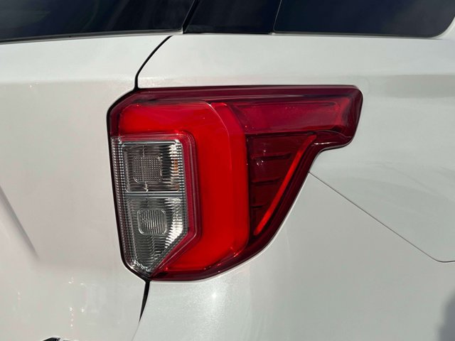 Used 2023 Ford Explorer XLT AWD/4WD image 9