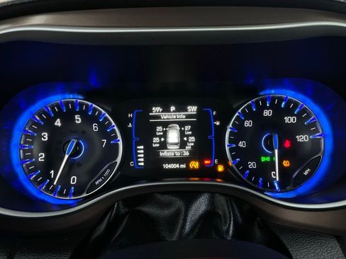 Used 2022 Chrysler Voyager LX image 25