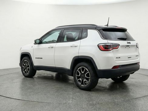 Used 2025 Jeep Compass Trailhawk image 6