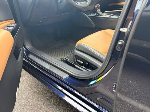 Used 2024 Lexus ES 350 w/ Premium Package FWD image 4