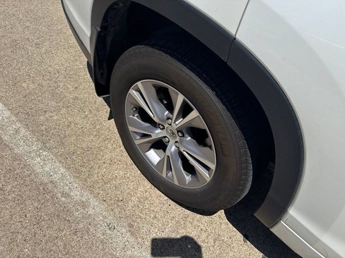 Used 2015 Toyota Highlander XLE FWD image 11