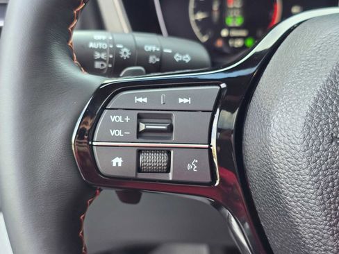 Used 2025 Honda Pilot TrailSport image 34