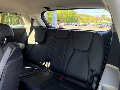 Used 2024 Kia Carnival EX FWD image 13