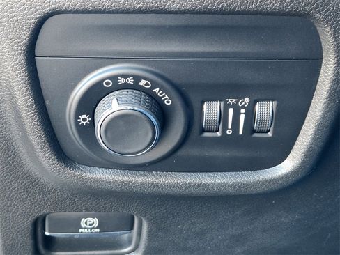 Used 2023 Jeep Grand Cherokee L Altitude image 25