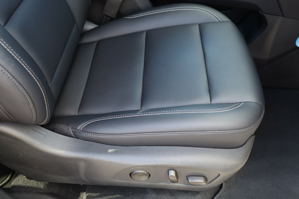 Certified 2026 GMC Acadia Elevation w/ Elevation Premium Package FWD image 30