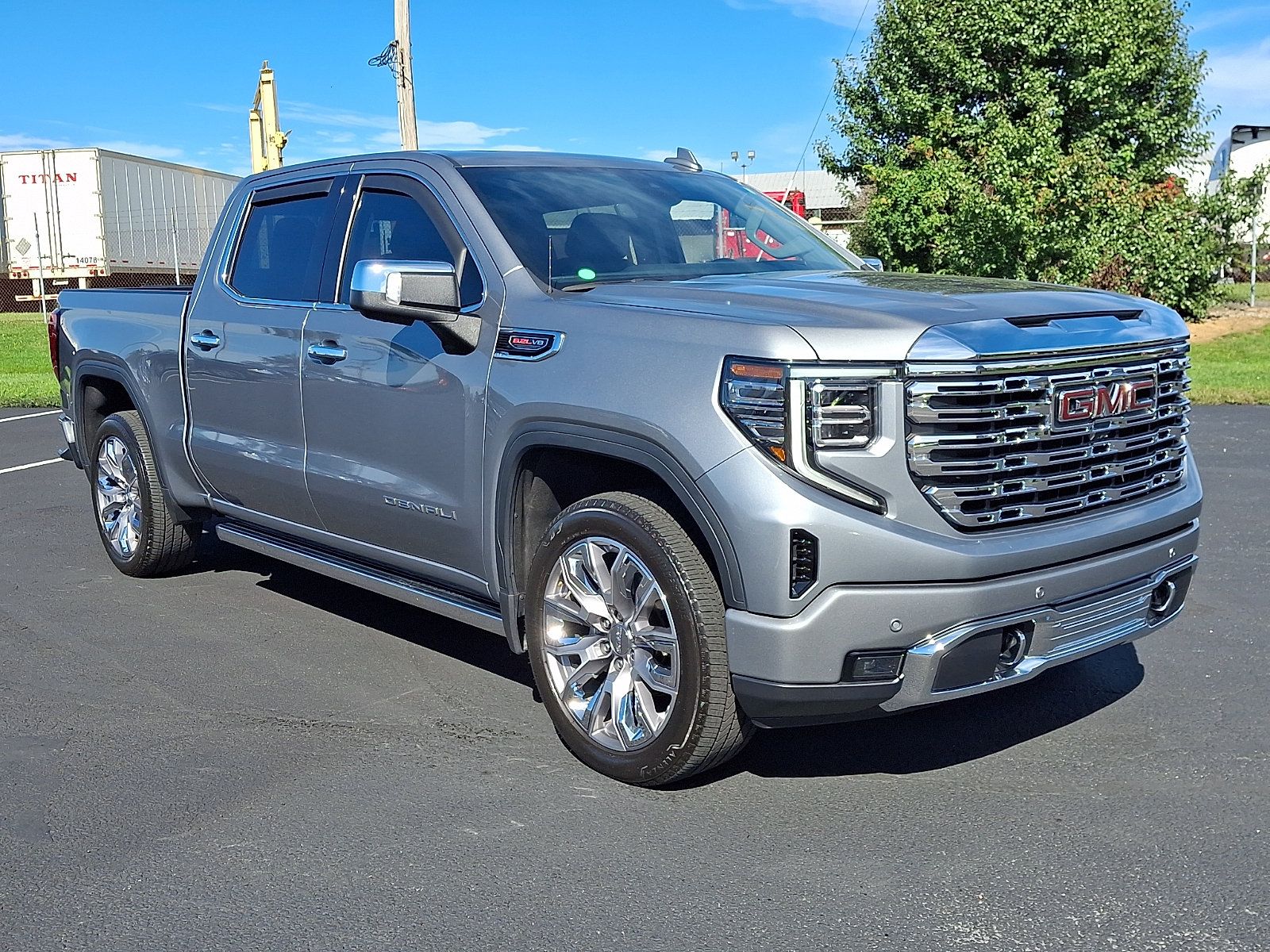 Used 2025 GMC Sierra 1500 Denali w/ Denali Reserve Package AWD/4WD image 39