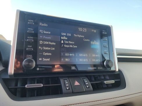 Used 2021 Toyota RAV4 XLE Premium image 21